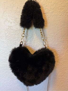 Plush Heart-Shaped Crossbody Bag - Black